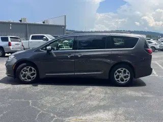 Chrysler Pacifica 2023 Limited 4dr Mini-Van