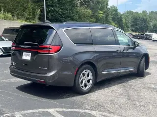 Chrysler Pacifica 2023 Limited 4dr Mini-Van