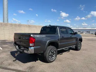 Toyota Tacoma 2017 4x4 TRD Pro 4dr Double Cab 5.0 ft SB 6A