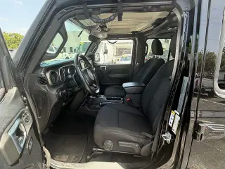 Jeep Wrangler Unlimited 2018 4x4 Sport 4dr SUV (midyear release)
