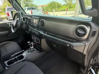 Jeep Wrangler Unlimited 2018 4x4 Sport 4dr SUV (midyear release)