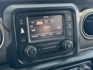 Jeep Wrangler Unlimited 2018 4x4 Sport 4dr SUV (midyear release)