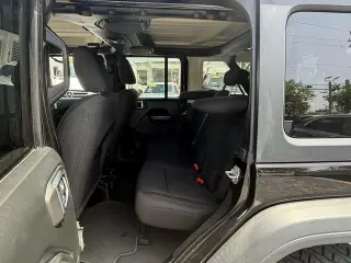 Jeep Wrangler Unlimited 2018 4x4 Sport 4dr SUV (midyear release)
