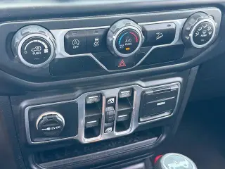 Jeep Wrangler Unlimited 2018 4x4 Sport 4dr SUV (midyear release)