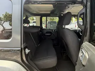 Jeep Wrangler Unlimited 2018 4x4 Sport 4dr SUV (midyear release)