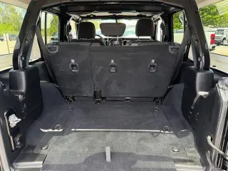 Jeep Wrangler Unlimited 2018 4x4 Sport 4dr SUV (midyear release)
