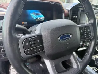 Ford F-150 2023 4x4 Lariat 4dr SuperCrew 5.5 ft. SB