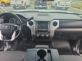 Toyota Tundra 2016 4x4 SR5 4dr CrewMax Cab Pickup SB (5.7L V8)