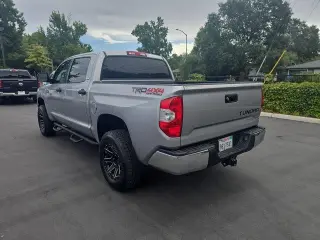 Toyota Tundra 2016 4x4 SR5 4dr CrewMax Cab Pickup SB (5.7L V8)