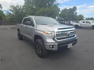 Toyota Tundra 2016 4x4 SR5 4dr CrewMax Cab Pickup SB (5.7L V8)