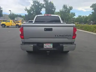 Toyota Tundra 2016 4x4 SR5 4dr CrewMax Cab Pickup SB (5.7L V8)