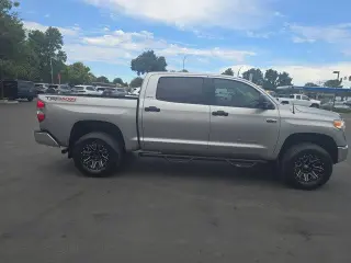 Toyota Tundra 2016 4x4 SR5 4dr CrewMax Cab Pickup SB (5.7L V8)