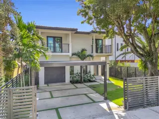 Propiedad en alquiler con 4 habitaciones y 4.5 baños en Miami