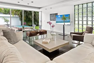 Propiedad en alquiler con 5 habitaciones y 3.5 baños en Miami