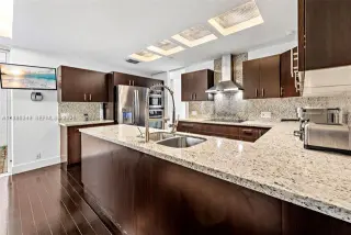 Propiedad en alquiler con 5 habitaciones y 3.5 baños en Miami
