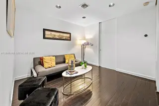 Propiedad en alquiler con 5 habitaciones y 3.5 baños en Miami