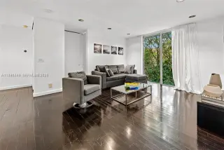 Propiedad en alquiler con 5 habitaciones y 3.5 baños en Miami