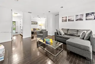 Propiedad en alquiler con 5 habitaciones y 3.5 baños en Miami