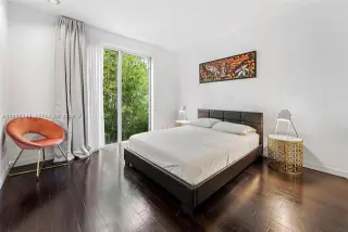 Propiedad en alquiler con 5 habitaciones y 3.5 baños en Miami