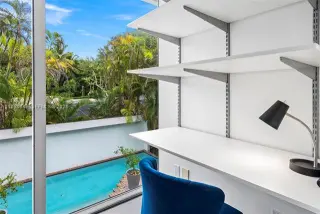 Propiedad en alquiler con 5 habitaciones y 3.5 baños en Miami