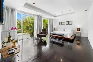 Propiedad en alquiler con 5 habitaciones y 3.5 baños en Miami