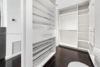 Propiedad en alquiler con 5 habitaciones y 3.5 baños en Miami