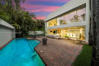 Propiedad en alquiler con 5 habitaciones y 3.5 baños en Miami