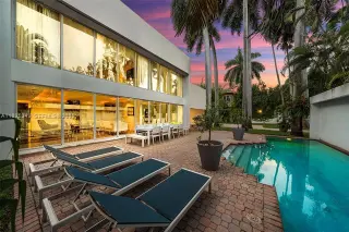 Propiedad en alquiler con 5 habitaciones y 3.5 baños en Miami