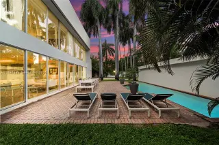 Propiedad en alquiler con 5 habitaciones y 3.5 baños en Miami