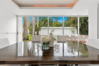 Propiedad en alquiler con 5 habitaciones y 3.5 baños en Miami