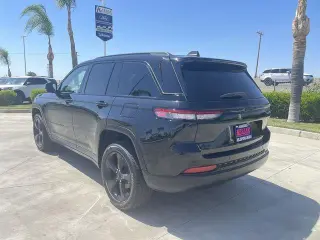 Jeep Grand Cherokee 2023 4x4 Laredo X 4dr SUV