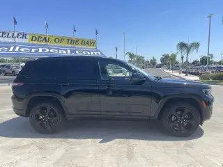 Jeep Grand Cherokee 2023 4x4 Laredo X 4dr SUV