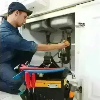 SOLICITO PLOMEROS