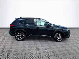 Toyota Corolla Cross 2024 XLE 4dr Crossover