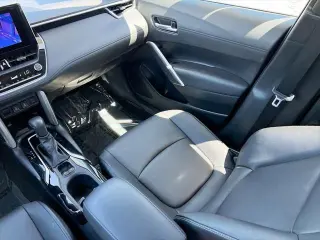 Toyota Corolla Cross 2024 XLE 4dr Crossover