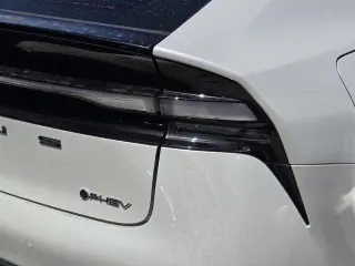 Toyota Prius Plug-in Hybrid 2025 SE 4dr Hatchback