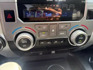 Toyota Tundra 2015 4x4 Platinum 4dr CrewMax Cab Pickup SB (5.7L V8 FFV)