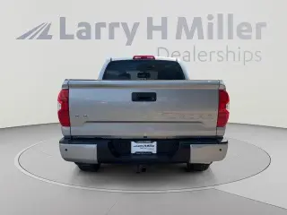 Toyota Tundra 2015 4x4 Platinum 4dr CrewMax Cab Pickup SB (5.7L V8 FFV)