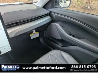 Ford Mustang Mach-E 2023 Select 4dr SUV