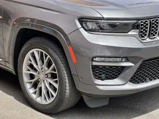 Jeep Grand Cherokee 2022 4x4 Summit 4dr SUV (midyear release)