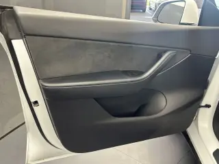 Tesla Model Y 2022 AWD Long Range 4dr Crossover