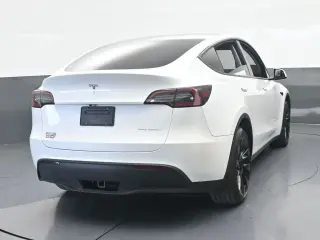 Tesla Model Y 2022 AWD Long Range 4dr Crossover