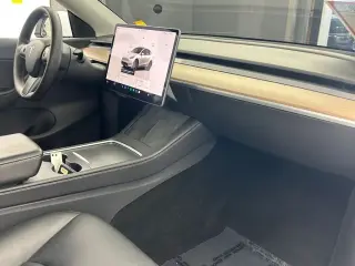 Tesla Model Y 2022 AWD Long Range 4dr Crossover