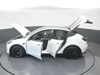 Tesla Model Y 2022 AWD Long Range 4dr Crossover