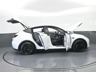 Tesla Model Y 2022 AWD Long Range 4dr Crossover