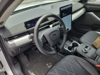Ford Mustang Mach-E 2023 Select 4dr SUV