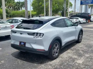 Ford Mustang Mach-E 2023 Select 4dr SUV
