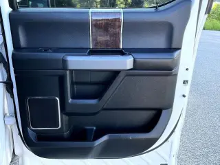 Ford F-150 2015 4x4 Platinum 4dr SuperCrew 6.5 ft. SB
