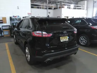 Ford Edge 2023 AWD Titanium 4dr Crossover