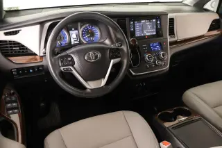 Toyota Sienna 2017 XLE 7-Passenger Auto Access Seat 4dr Mini-Van